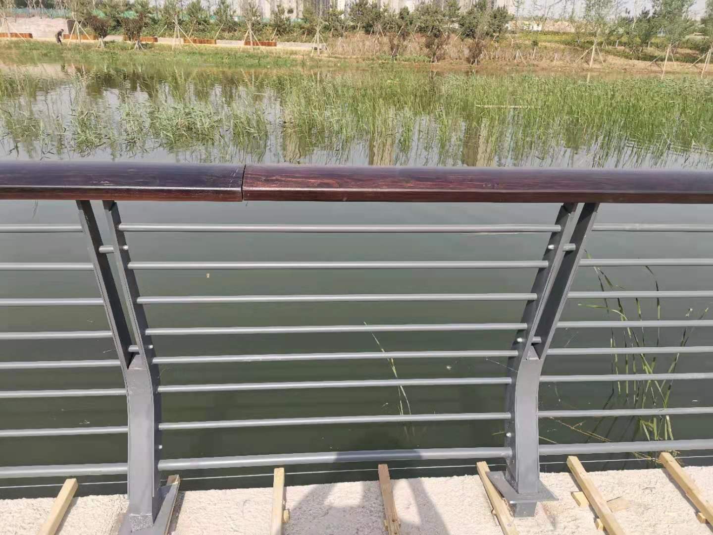 镇江市桥梁防撞护栏河道护栏 - 哪里好